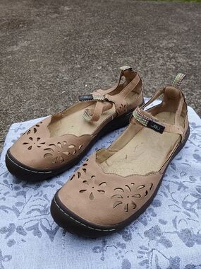 JBU Women's Size 9 Brown Cutout Mary Jane Flats with Multicolor Strap